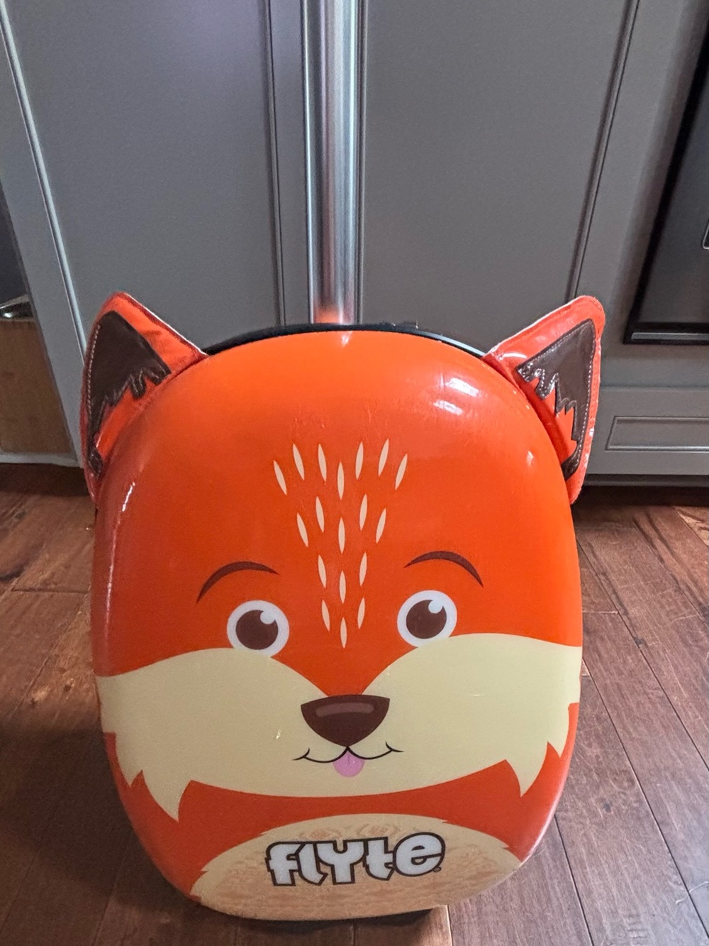 2-in-1 Zinc Flyte Midi 18 Inch Frazer The Fox Scooter/Suitcase